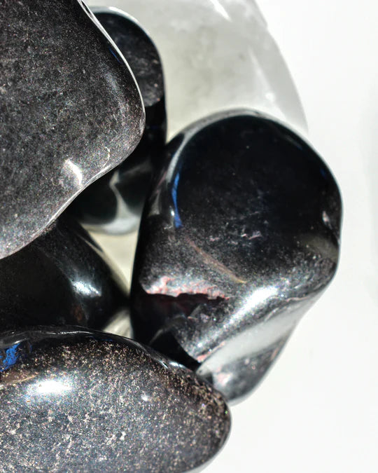 Crystals Aquarians and Dissolving Emotional Blocks – Shiny Storm